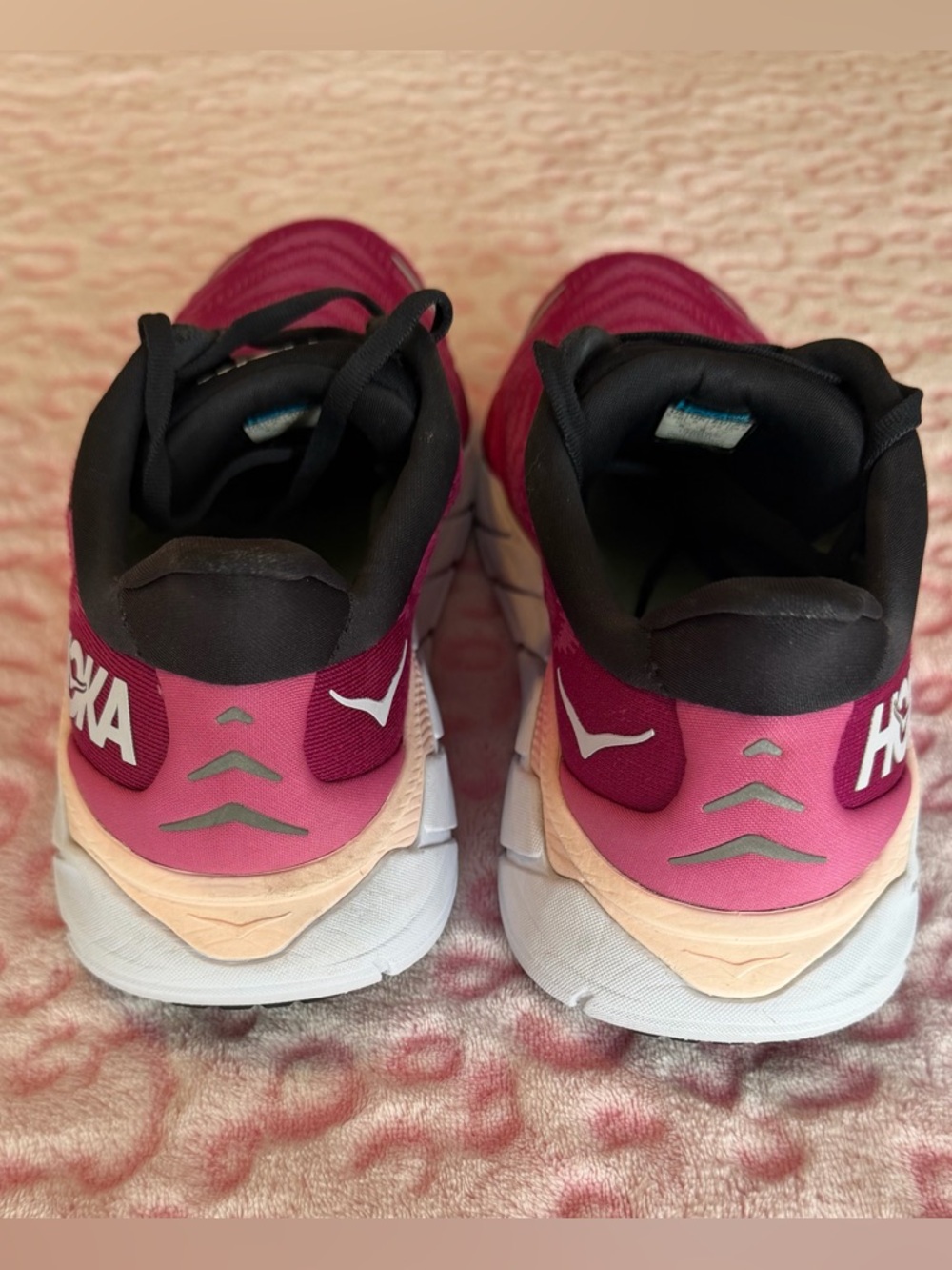 Hoka Arahi 6 Running Shoes Festival Fuchsia/Ibis
Rose Size: 9.5B - Picture 4 of 12
